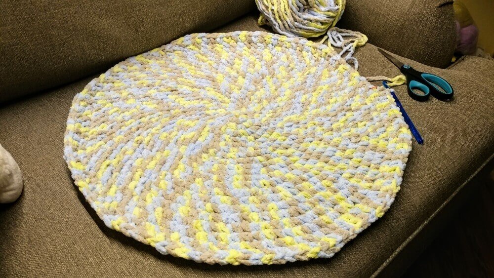 crocheted circle with scissors and yarn